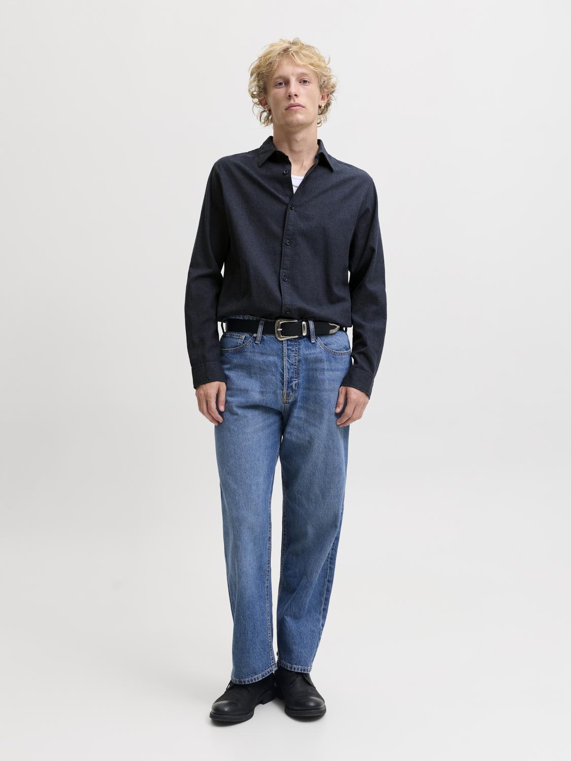 model_shot-front_full